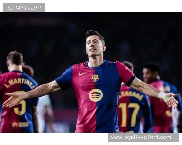 实况足球2017中莱万的精彩表现与战术分析探讨